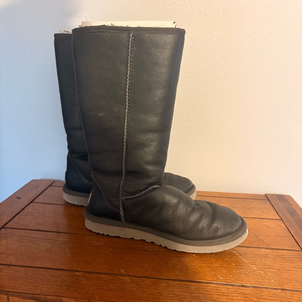 UGG Austrailia tall metallic grey boots from 2010s grey Well Loved in Good shape - Picture 3 of 14